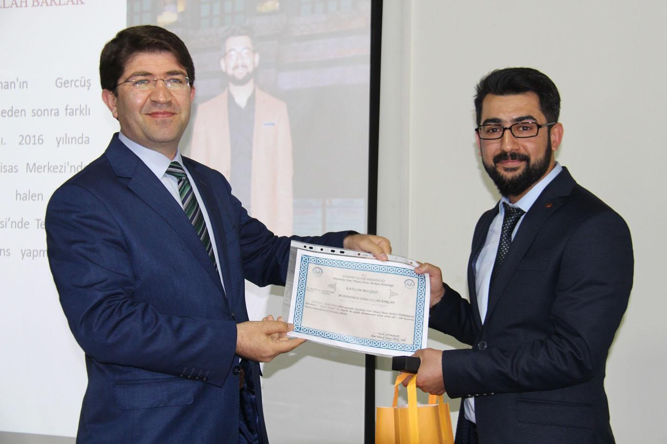 Diyarbakır'da Diyanet'in ihtisas merkezinde mezuniyet töreni düzenlendi Diyarbakır'da Diyanet'in ihtisas merkezinde mezuniyet töreni düzenlendi